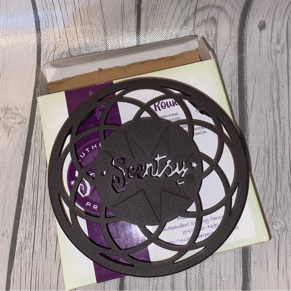 Scentsy Warmer Stand; New in Box